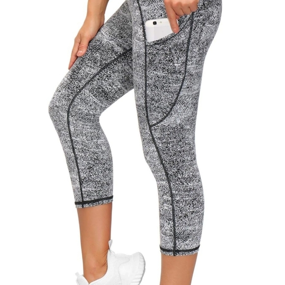 The Gym People Black And White Print High-Waisted Leggings with Inner Pocket - Picture 4 of 6
